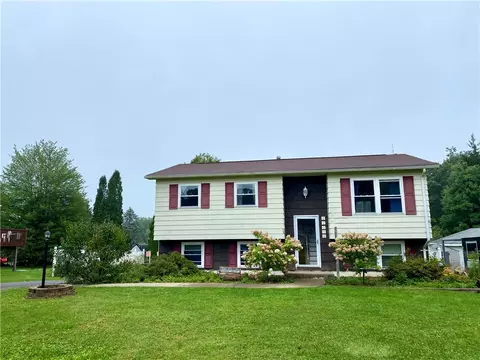 22058 Crimson Dr, Meadville, PA 16335