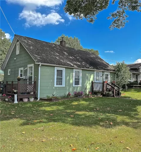 202 Broad St, Saegertown, PA 16433