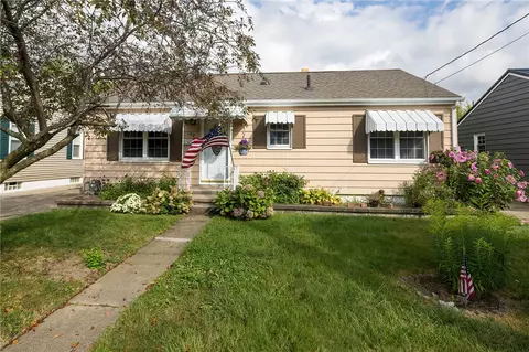 952 W 36th St, Erie, PA 16508