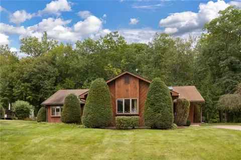 5031 Sir Hue Dr, Erie, PA 16506