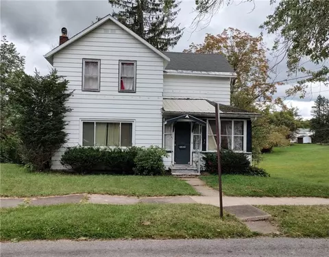 45 Grove St, Corry, PA 16407