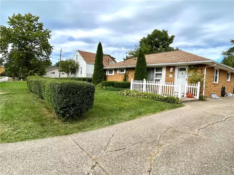 311 Putnam Dr, Erie, PA 16511