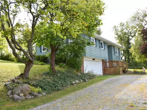 4022 County Line Rd, Cochranton, PA 16314