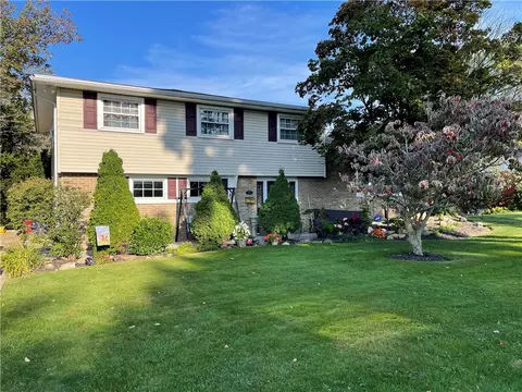 179 Lake Cliff Dr, Erie, PA 16511