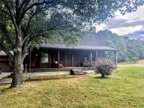 6080 West Rd, Mckean, PA 16426