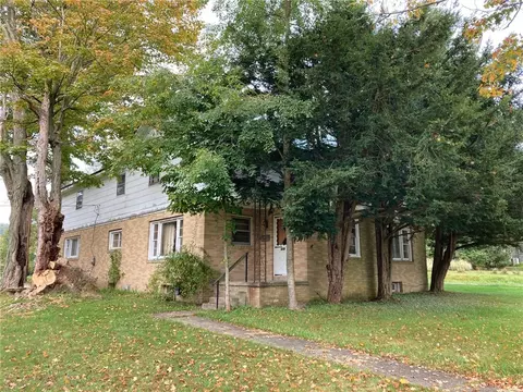 675 Wayne St, Corry, PA 16407
