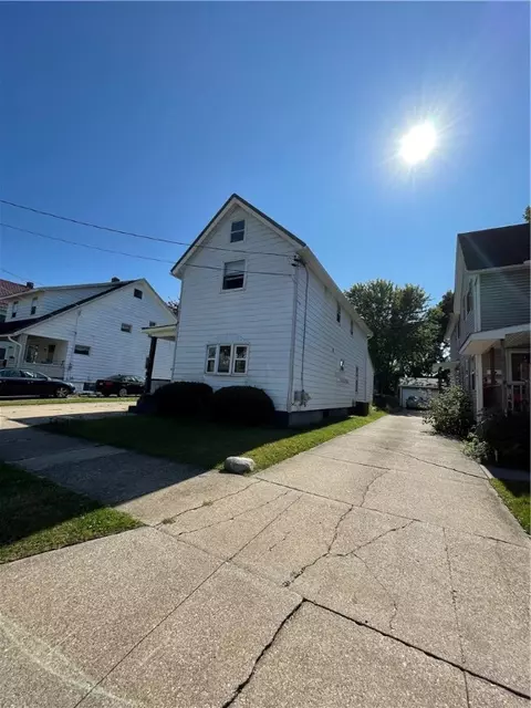 943 W 28 St, Erie, PA 16508
