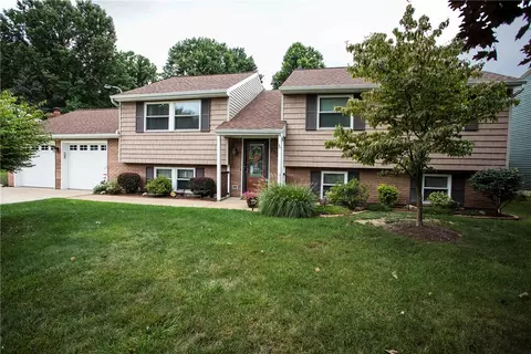 1124 Garloch Dr, Erie, PA 16505