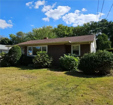 2049 Robin Dr, Erie, PA 16505
