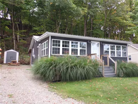 81 Elk Creek Rd, Lake City, PA 16423