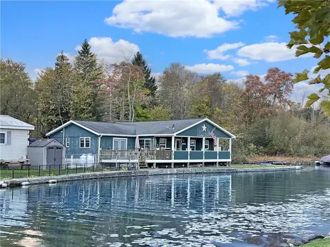 24347 Westview Dr, Canadohta Lake, PA 16438