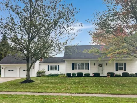 1233 Mission Dr, Erie, PA 16509