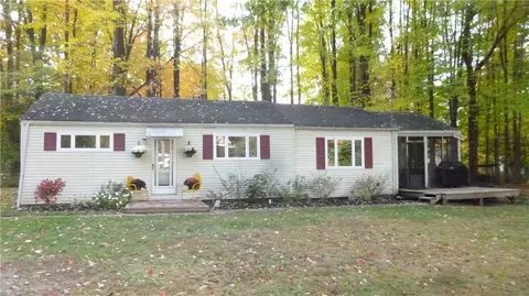 1613 Glenwood Dr, Jamestown, PA 16134