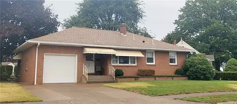 2032 S Manor Dr, Erie, PA 16505