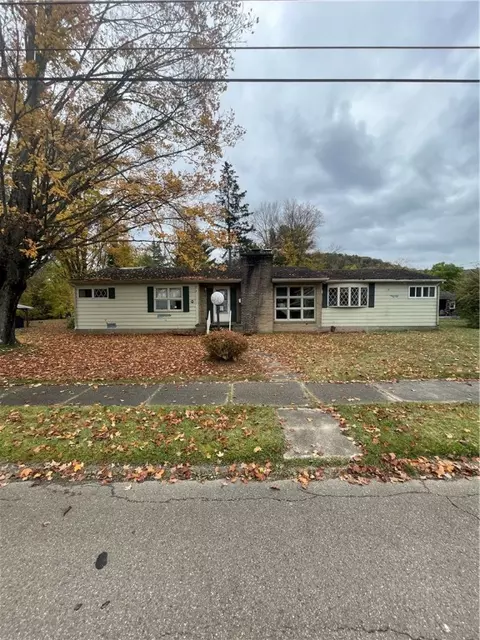 127 2nd St, Youngsville, PA 16371