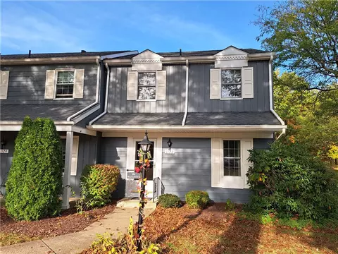 1122 Appletree Ln, Erie, PA 16509