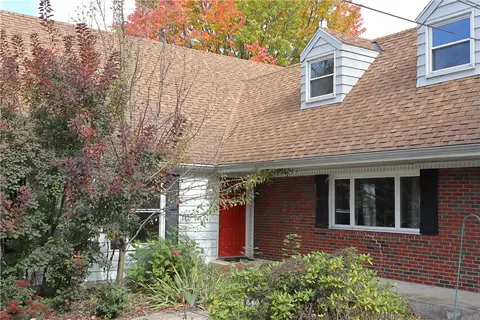5711 Pilgrim Dr, Erie, PA 16509