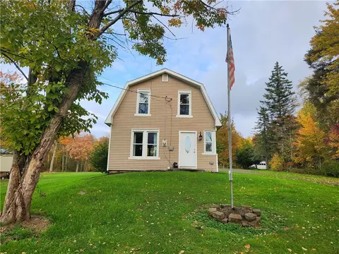 7561 Meadville Rd, Girard, PA 16417