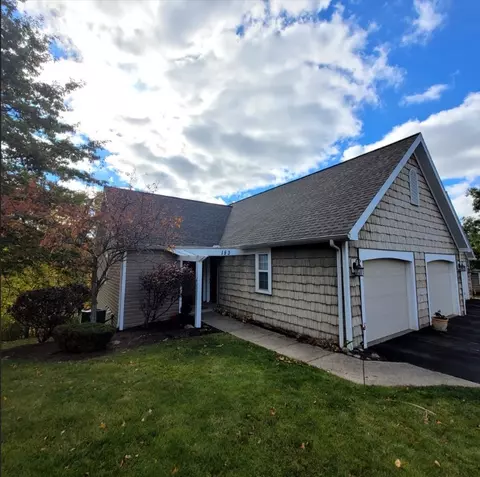 153 S Oak Ridge Cir, Erie, PA 16509