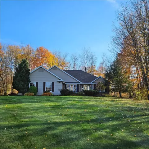 5582 Obed Heights Dr, Edinboro, PA 16412