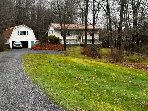 16352 Townhouse Rd, Saegertown, PA 16433