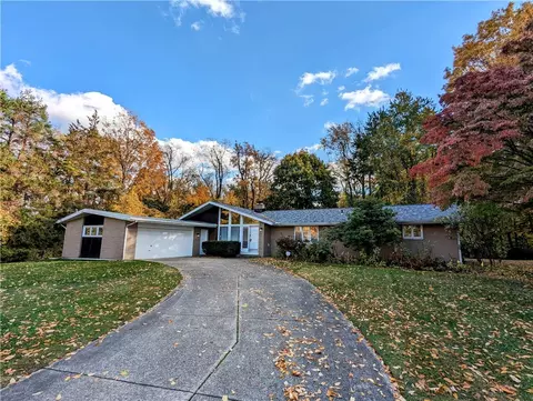 5501 Fulda Dr, Erie, PA 16505