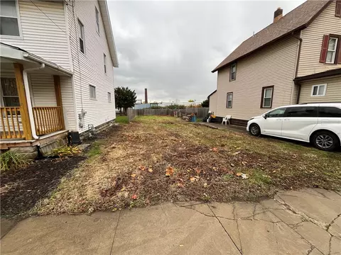 1138 W 20th St, Erie, PA 16502