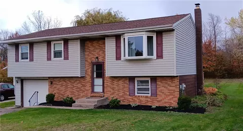 4015 Roxanna Dr, Erie, PA 16510