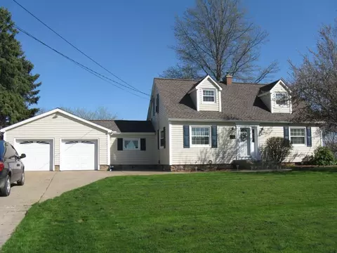 926 Weber Ln, Erie, PA 16509