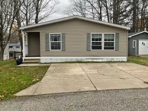8223 Brookwood Dr, Erie, PA 16509