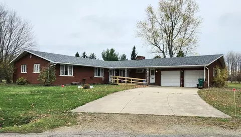 3419 Moonlite Dr, Erie, PA 16509