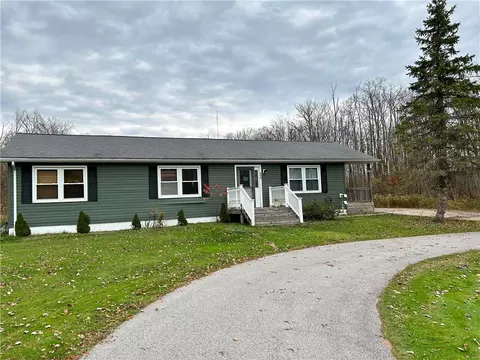 9217 Heibel Rd, Erie, PA 16510