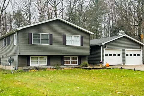 908 East St, Waterford, PA 16441