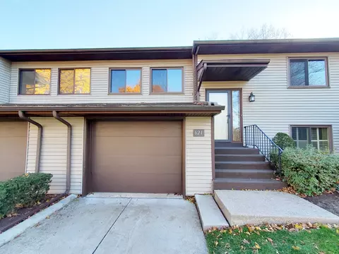 621 Montroyale Dr, Erie, PA 16504