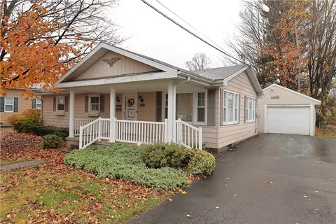 321 Hathaway St W, Girard, PA 16417
