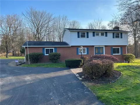 1169 Carmont Dr, Meadville, PA 16335