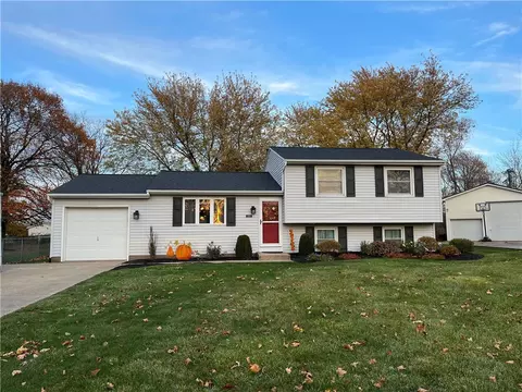 2227 Roberts Rd, Erie, PA 16510