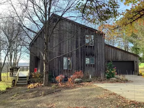 9380 Lucille Dr, Erie, PA 16510