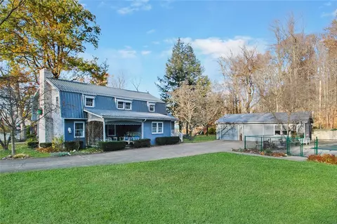 147 Kraus Dr, Erie, PA 16511