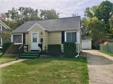 19 East St, North East, PA 16428