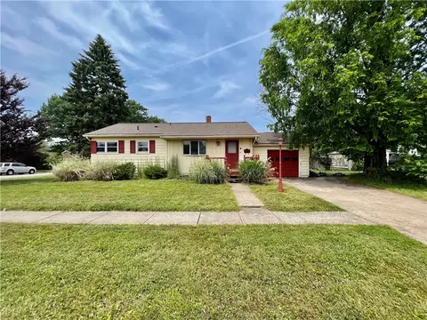 1958 W 37th St, Erie, PA 16508