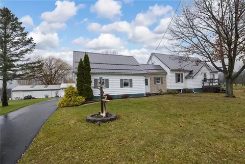 8240 Avonia Rd, Girard, PA 16417
