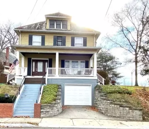 670 Chestnut St, Meadville, PA 16335