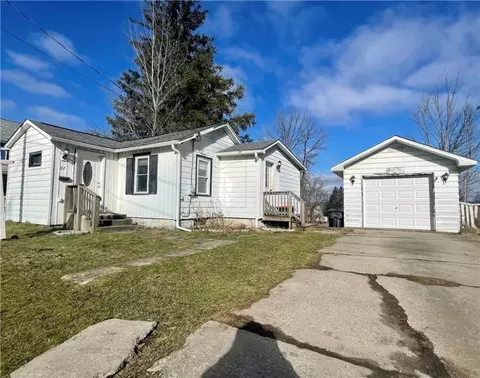 37 Grove St, Corry, PA 16407