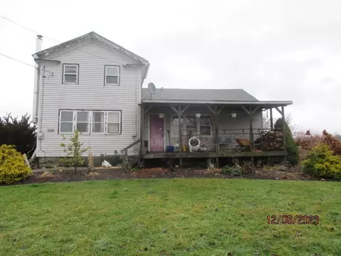 9391 Porky Rd, Albion, PA 16401