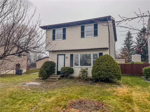 4702 Foxboro Ct, Erie, PA 16510