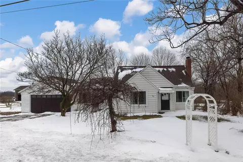 8620 W Lake Rd, Lake City, PA 16423