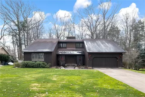 4279 Neptune Dr, Erie, PA 16506