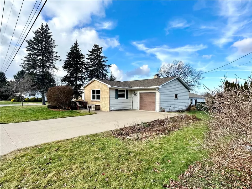 620 Ruth Ave, Erie, PA 16509 38 Photos Movoto