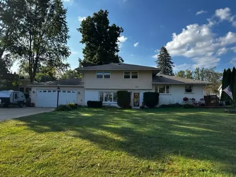 100 Conneauttee Dr, Edinboro, PA 16412